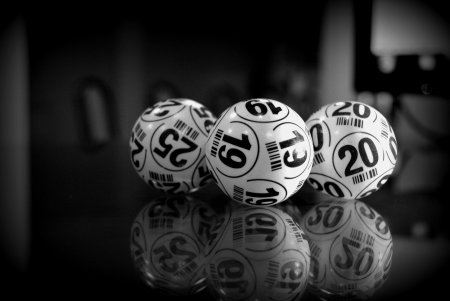 Sean i Ashley Deeb rozpoczęli loterię w Powerball o wartości 100 000 dolarów